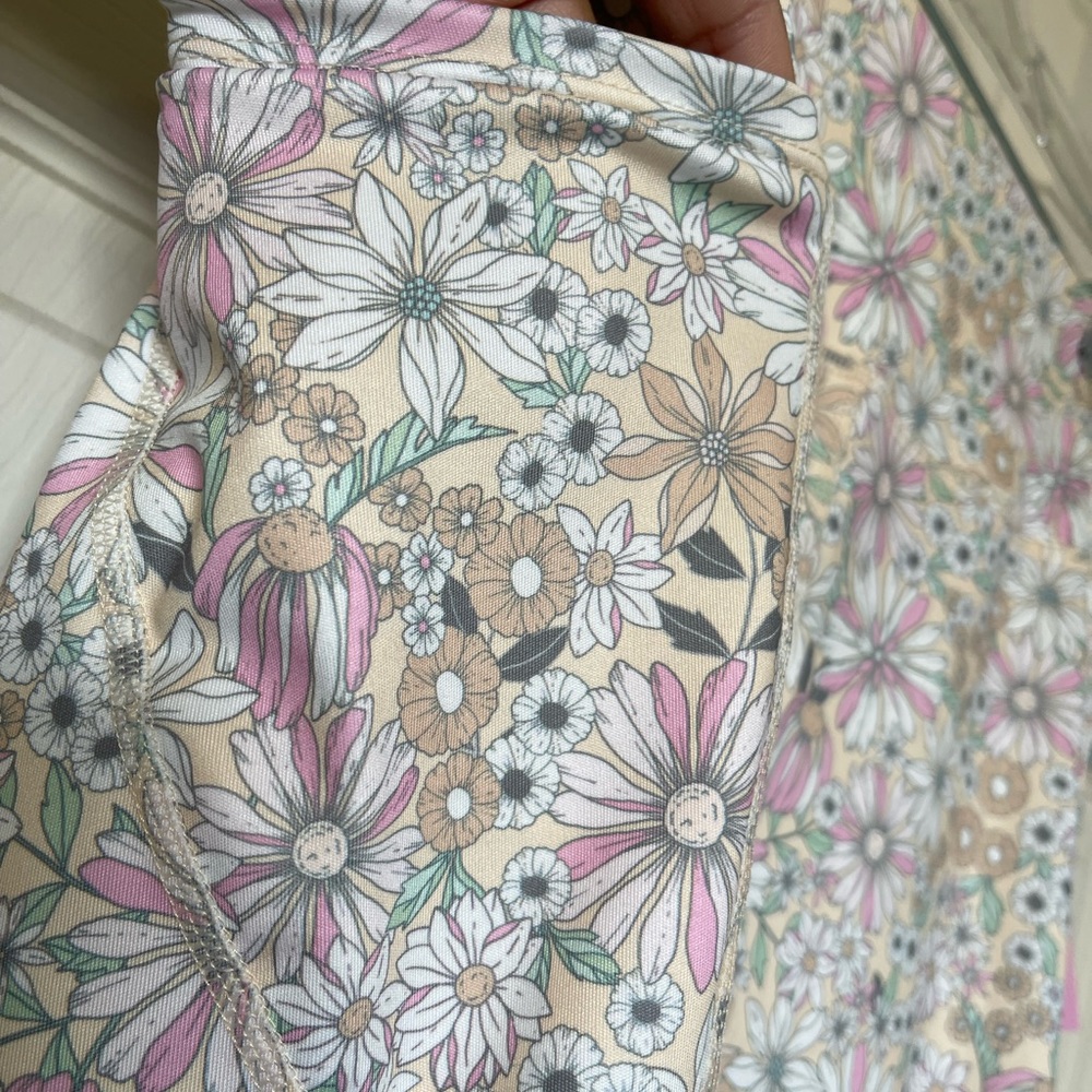 Kensie womenβs vintage floral leggings - Picture 5 of 5